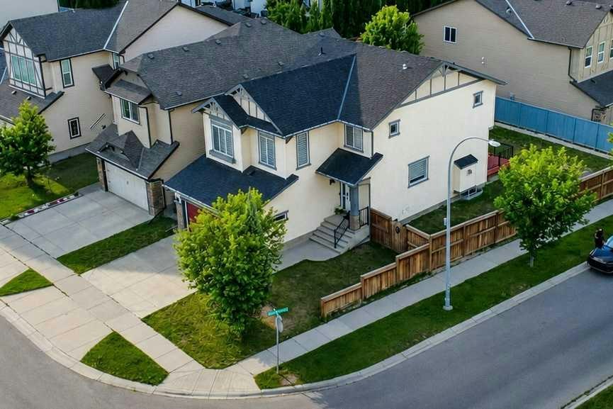 799 New Brighton Drive SE, Calgary, AB, T2Z 1A1
