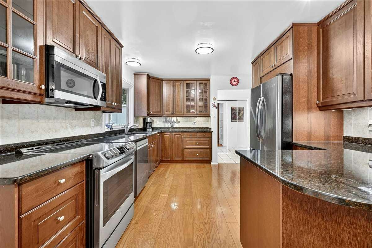 1707 107 Avenue SW, Calgary, AB, T2W 0C3 - 11