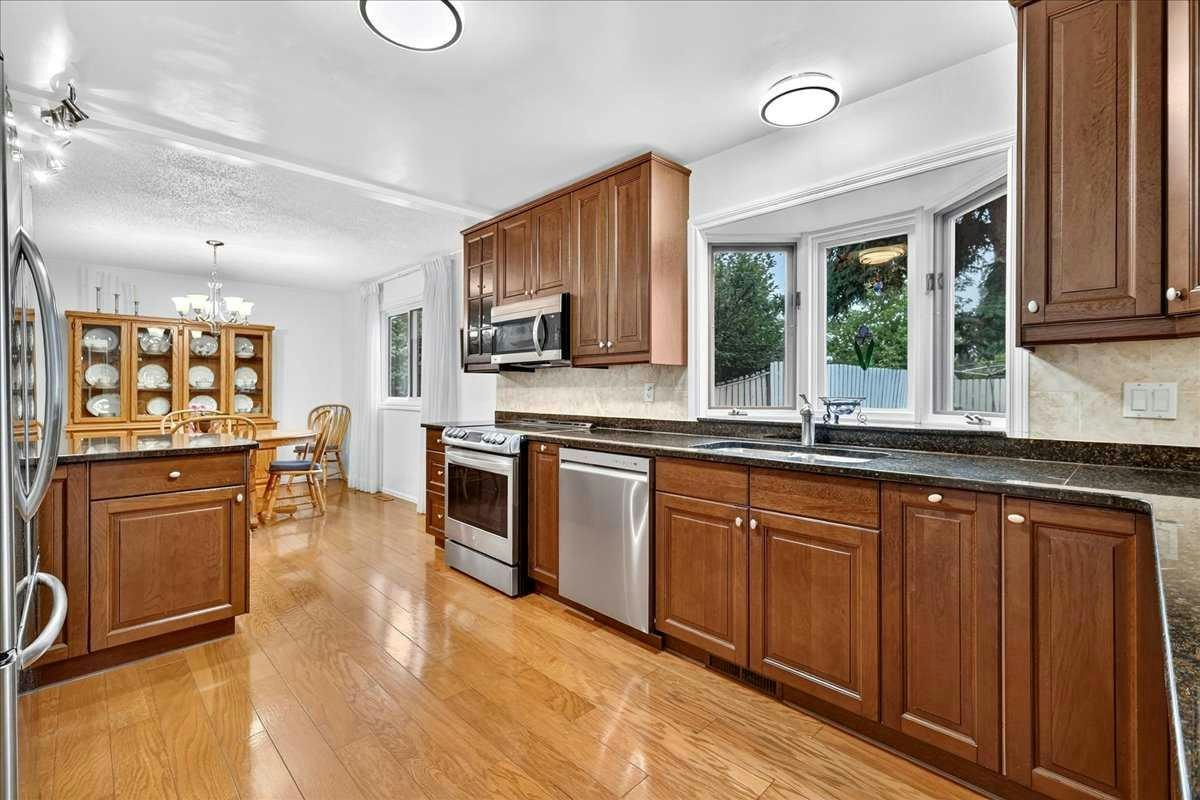 1707 107 Avenue SW, Calgary, AB, T2W 0C3 - 9