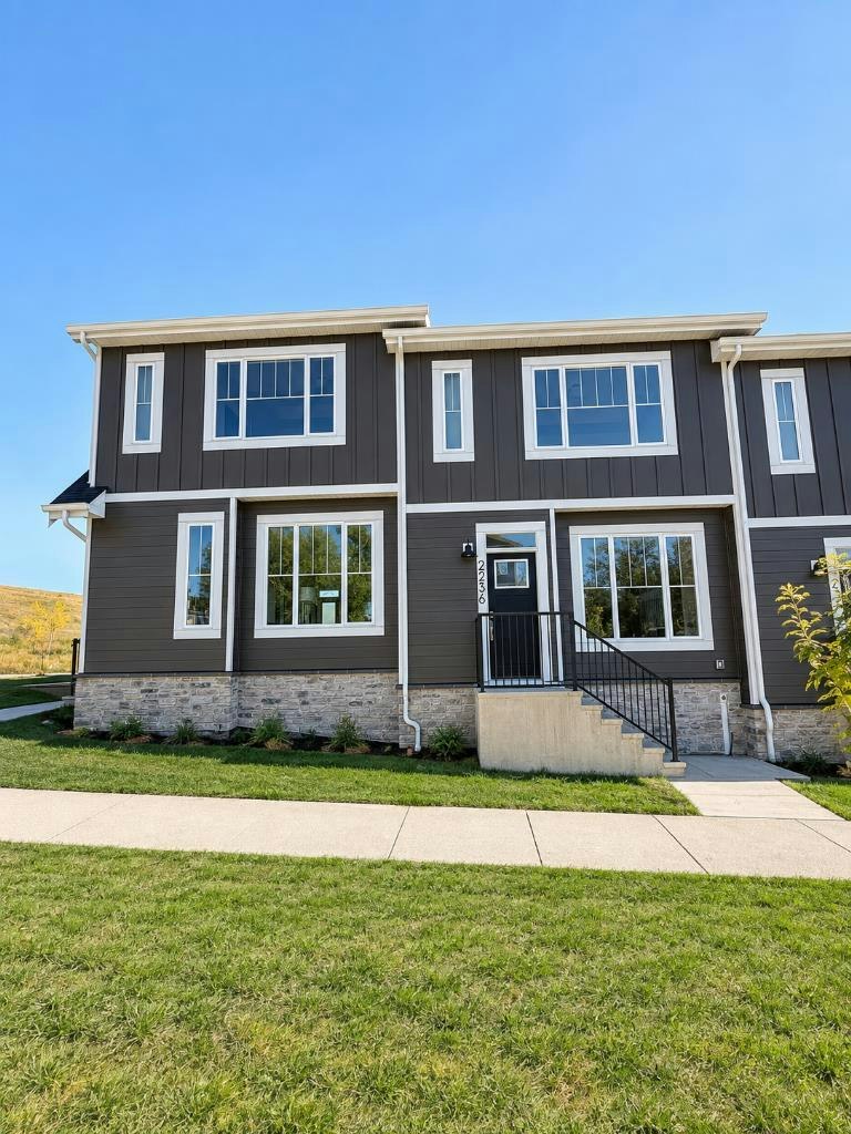 2236 44 Street NW, Calgary, AB, T3B 0X6