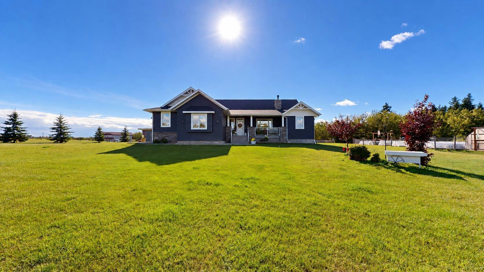 4 Centre Street, Rural Ponoka County, AB, T4J 1R3