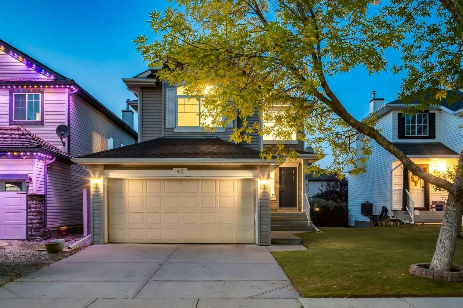 42 Douglas Glen Circle SE, Calgary, AB, T2Z 3T3