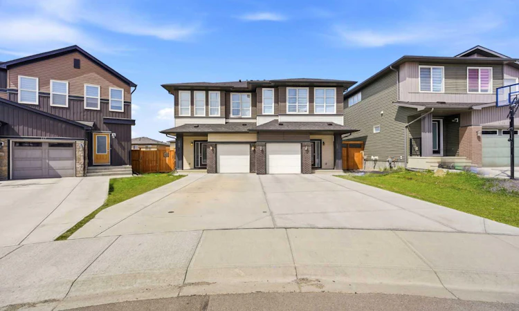 121 Carringvue Park NW