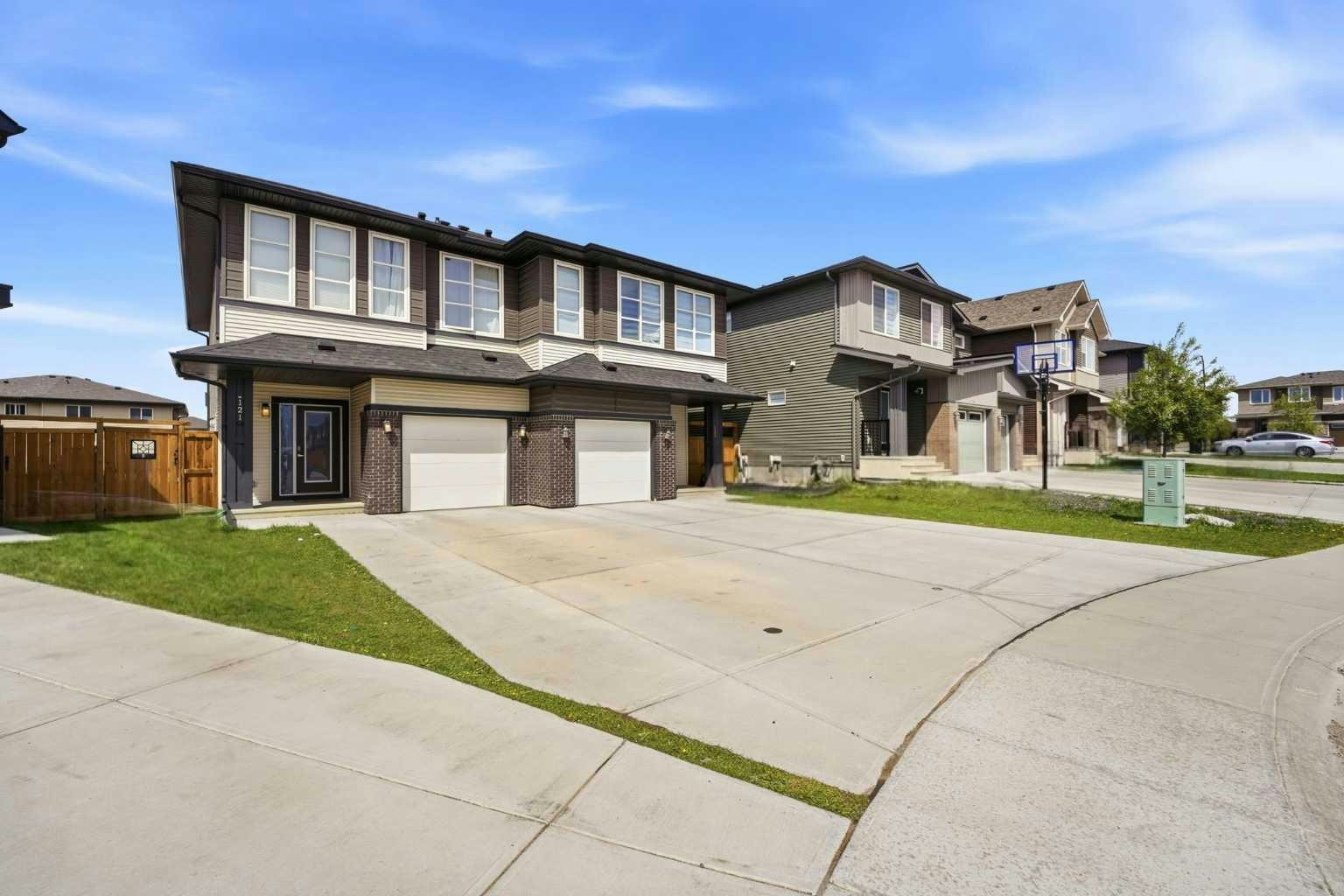 121 Carringvue Park NW, Calgary, AB, T3P 1L1
