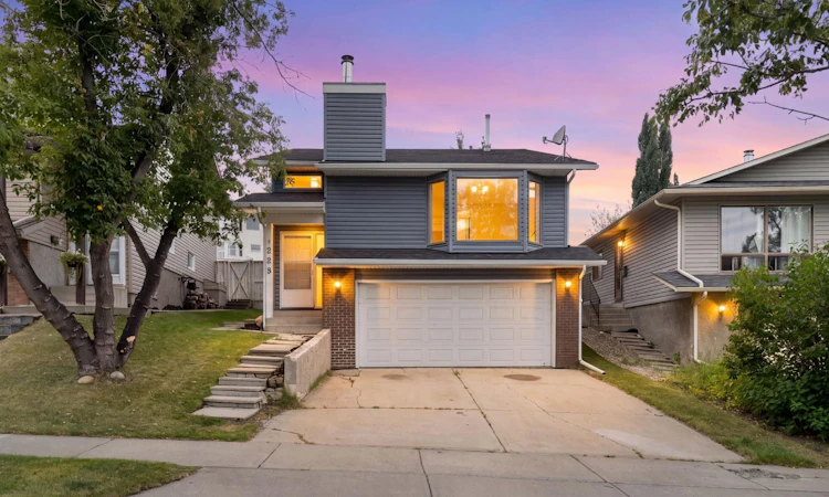 229 Macewan Glen Drive NW