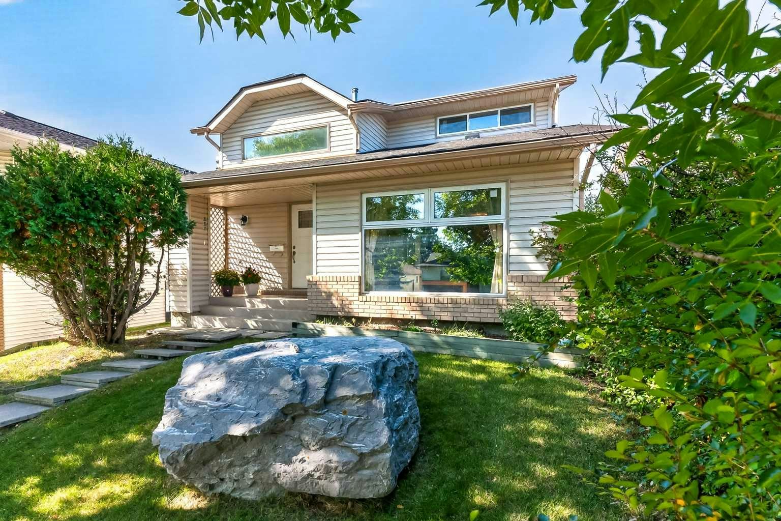 7 Woodbrook Way SW, Calgary, AB, T2W 4J7