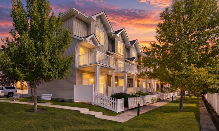75 Toscana Gardens NW