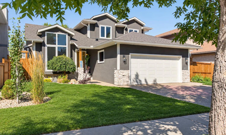 8285 Edgebrook Drive NW