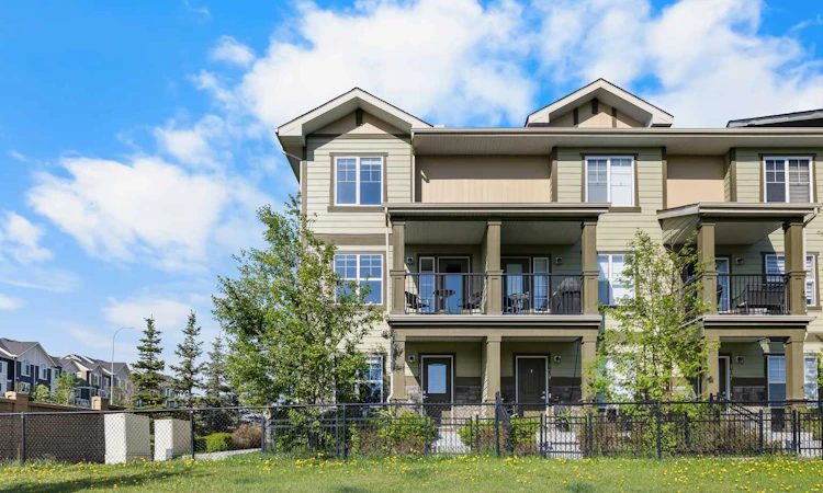 111 Evanscrest Gardens NW