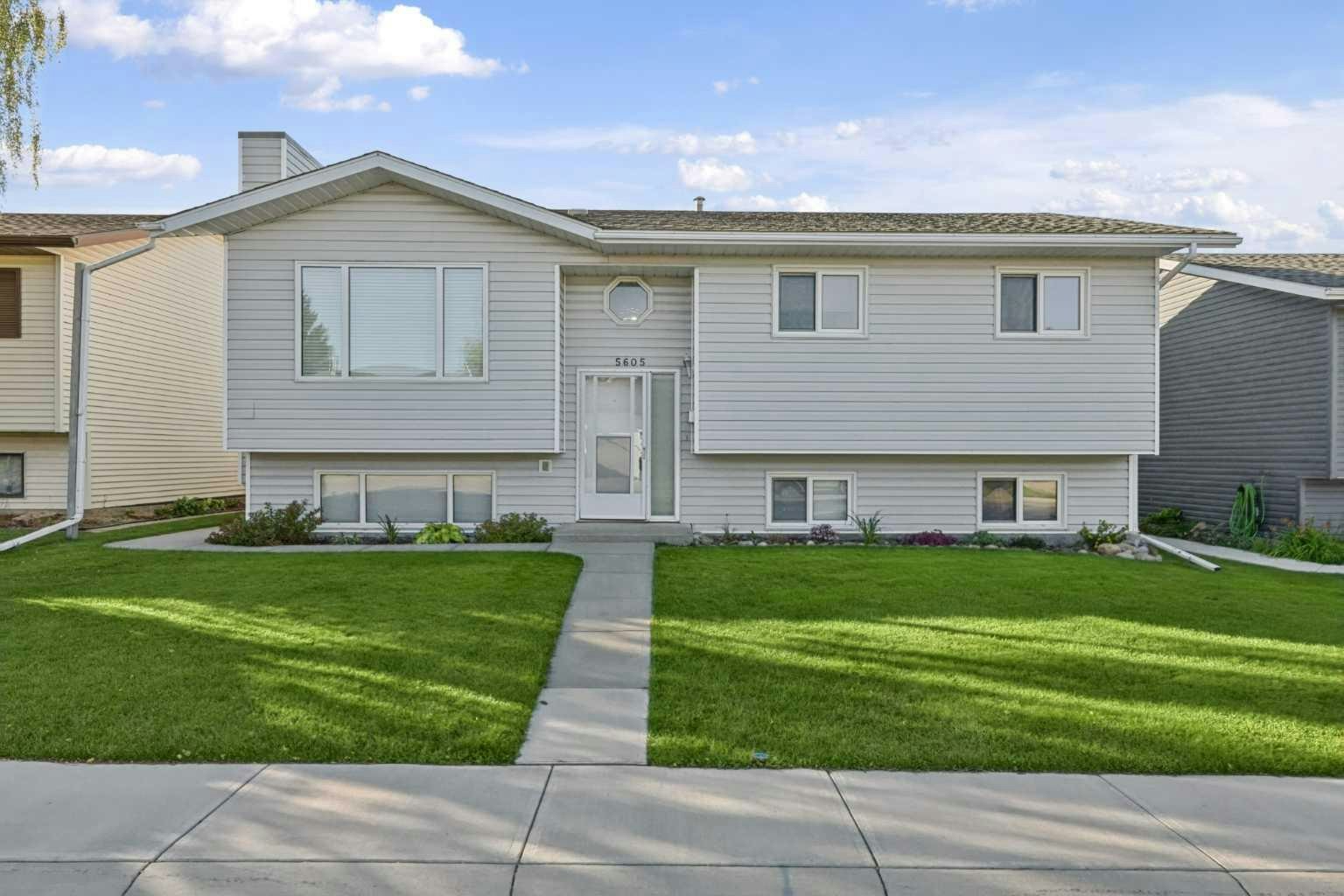 5605 43 Street Close, Olds, AB, T4H 1C3