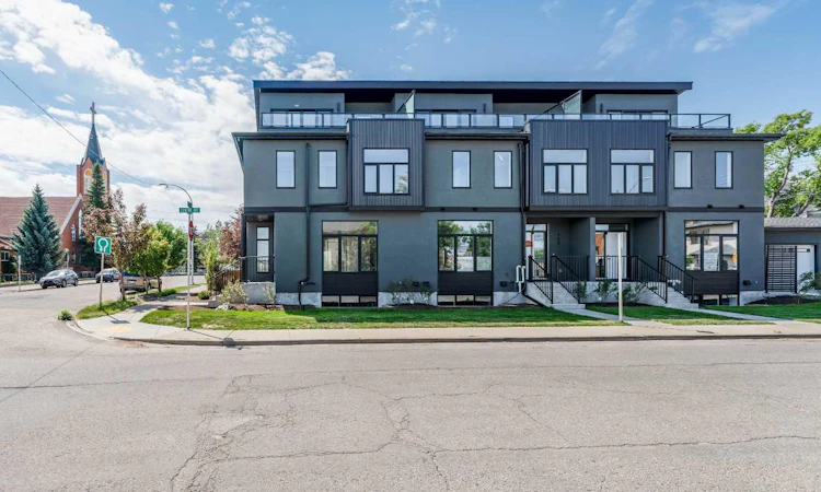755 Centre Avenue NE