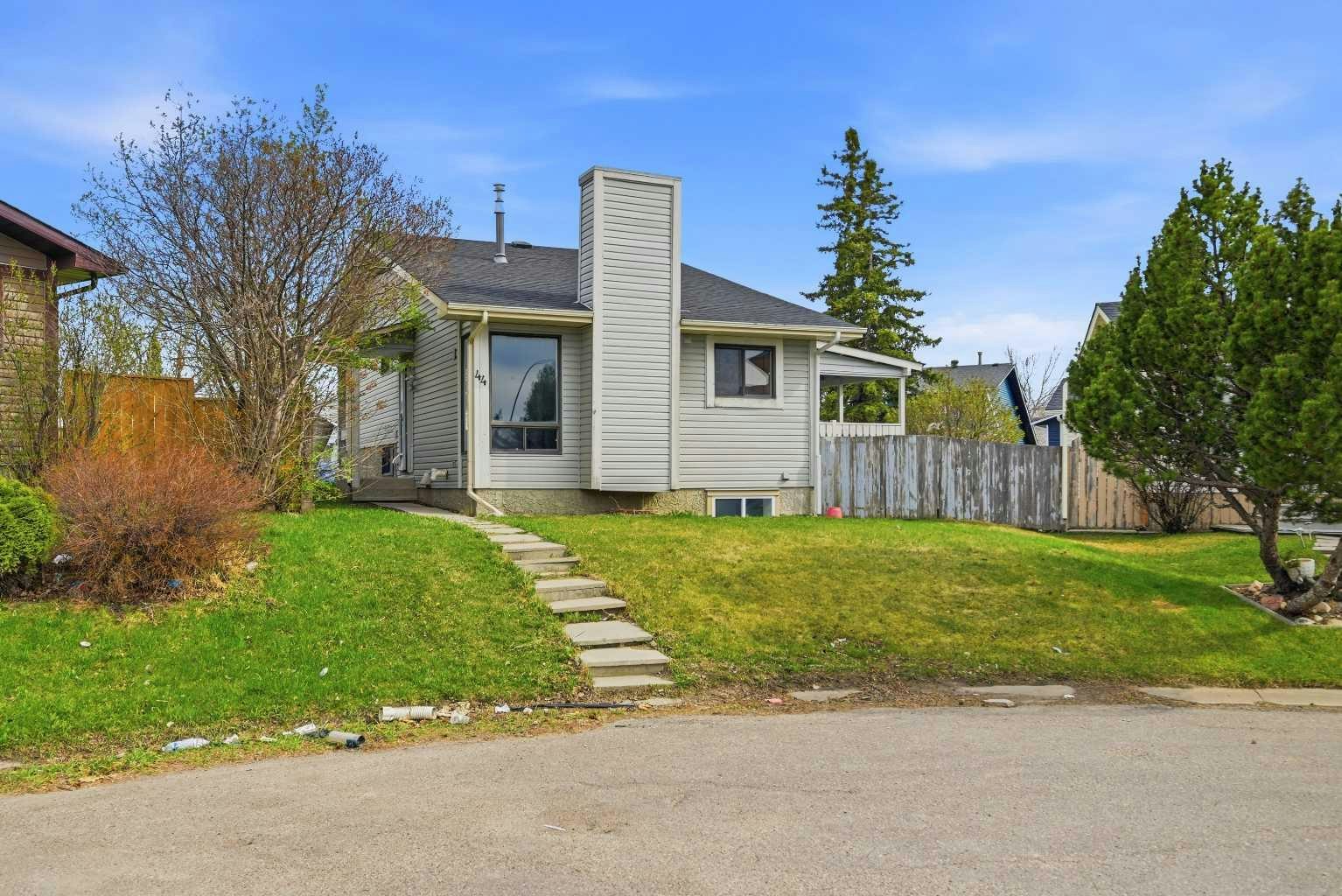 44 Castleridge Close NE, Calgary, AB, T3J 1Y9