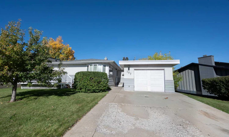 107 Hallbrook Drive SW