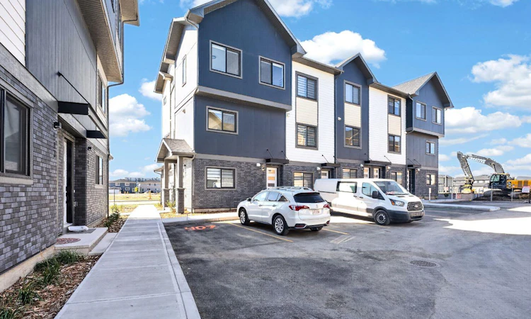 403-200 Belvedere Boulevard SE