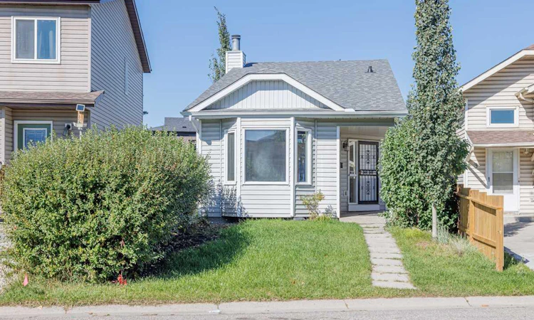 5 Erin Grove Place SE