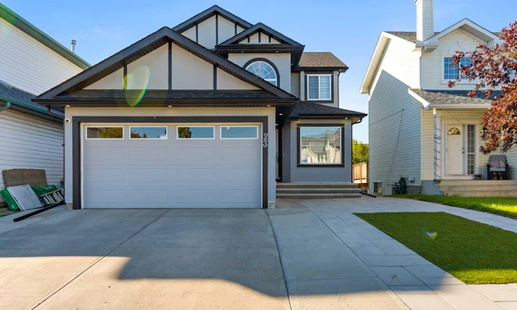 23 Anaheim Circle NE