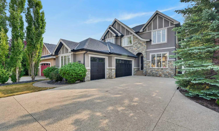 4 Aspen Cliff Close SW