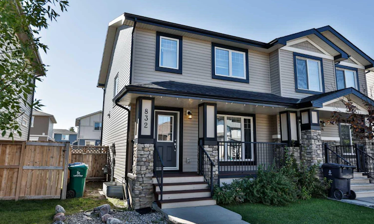 832 Silkstone Close