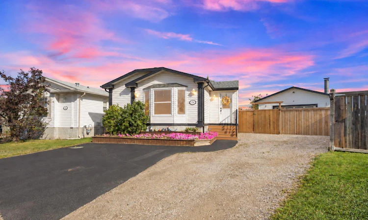 136 Sumac Crescent