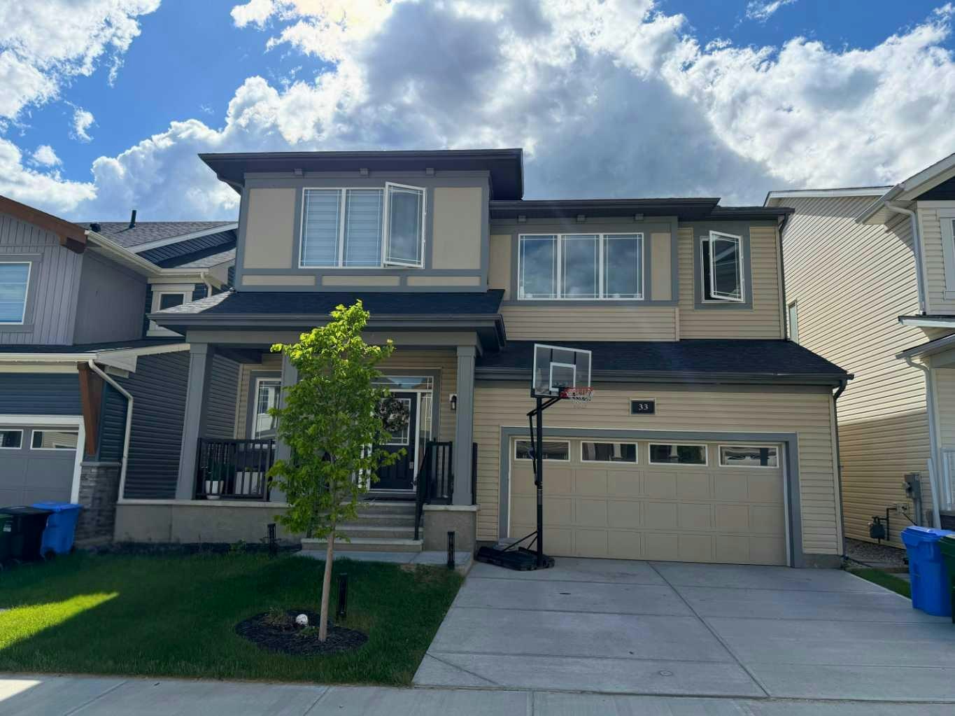 33 Carringwood Street NW, Calgary, AB, T3P 2A7