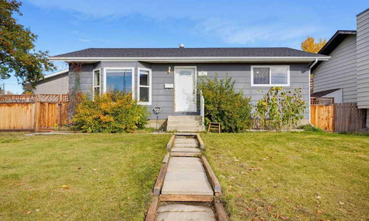 63 Dundee Crescent