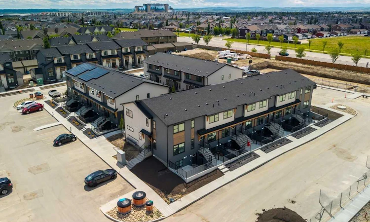 1112-135 Mahogany Parade SE