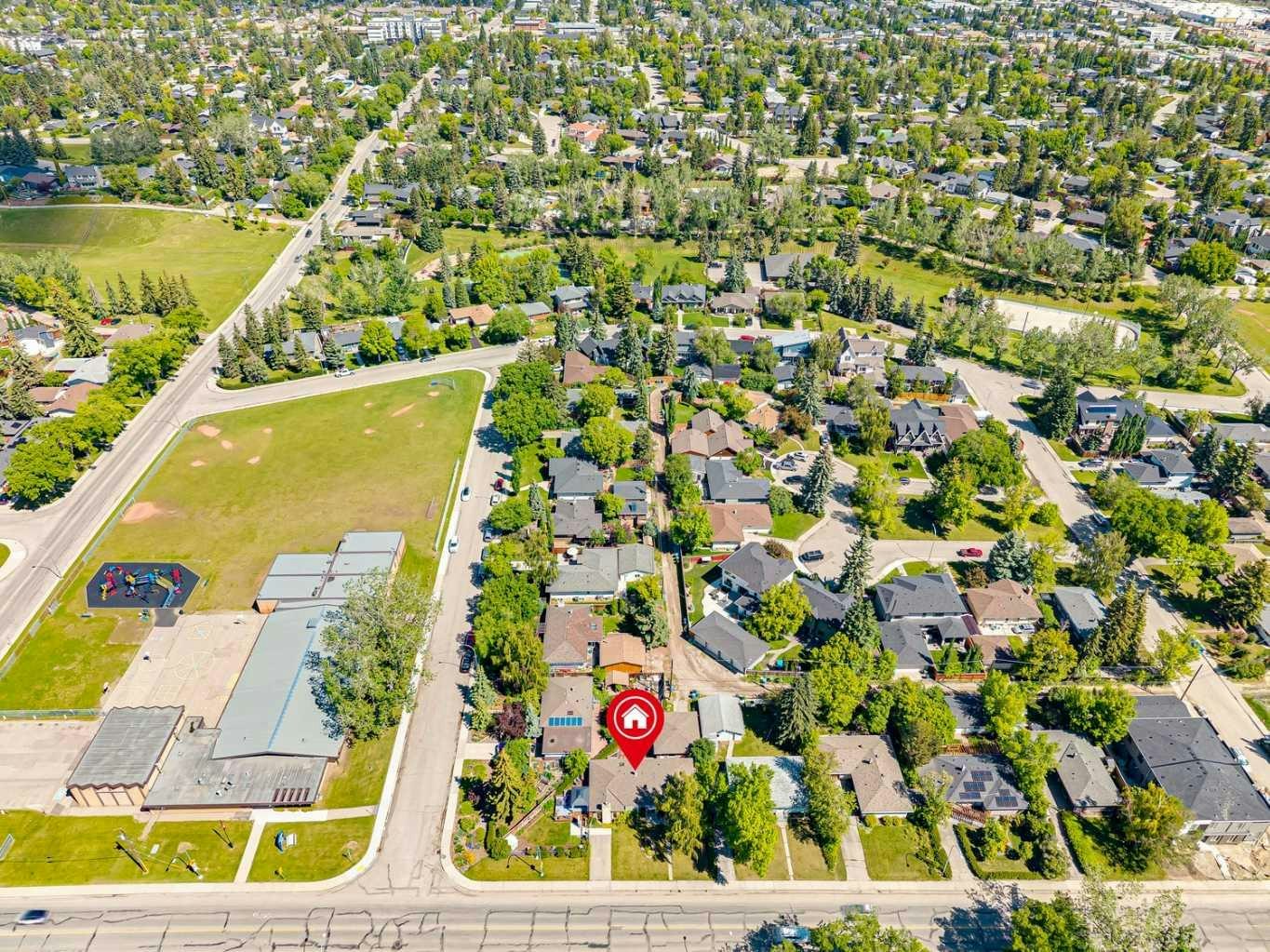 4528 26 Avenue SW, Calgary, AB, T3E 0P9