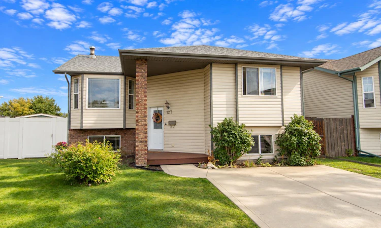 127 Dolan Close