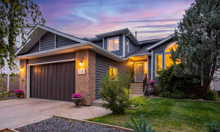 16 Evergreen Gardens SW