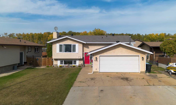 307 Cochrane Crescent
