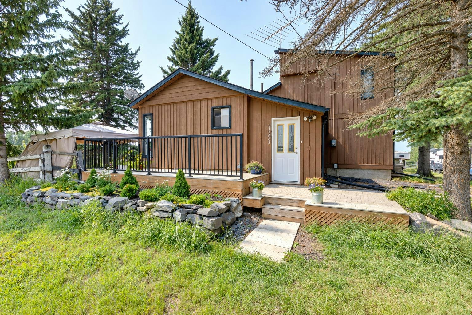 242005 209 Street W, Foothills County, AB, T1S 2Y5