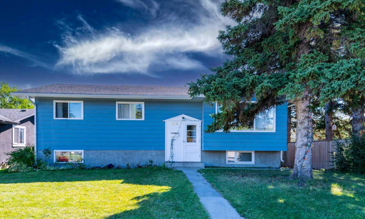 823 Sabrina Road SW