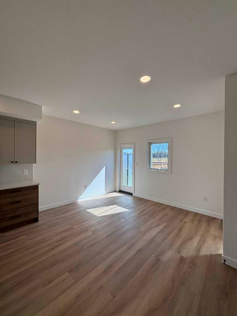 2815 16 Avenue, Lethbridge, AB, T1M 0G9 - 8