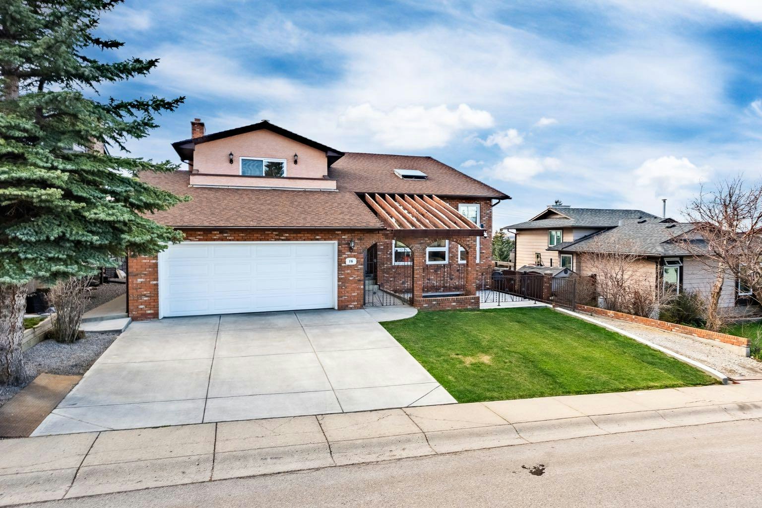 76 Beaconsfield Way NW, Calgary, AB, T3K 1X1