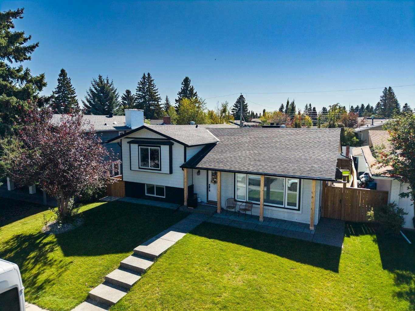 1215 Lake Twintree Drive SE, Calgary, AB, T2J 2W9