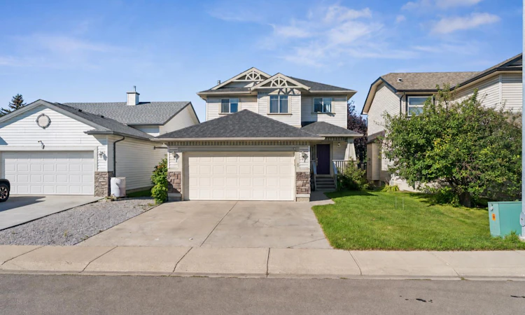 8 Fairways Place NW