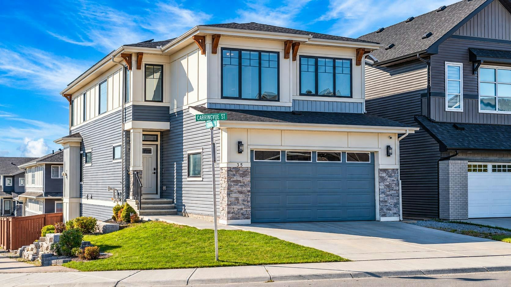 35 Carringvue Street NW, Calgary, AB, T3P 1L7