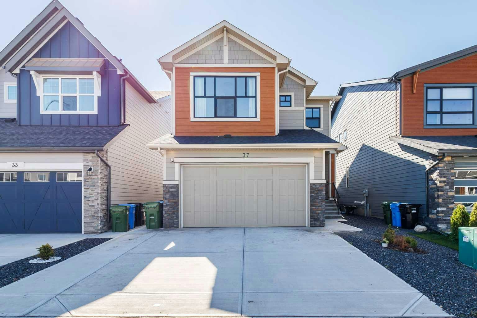 37 Rowmont Common NW, Calgary, AB, T3L 0L4