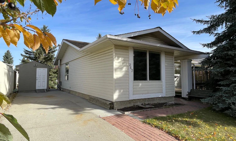247 Bracewood Road SW