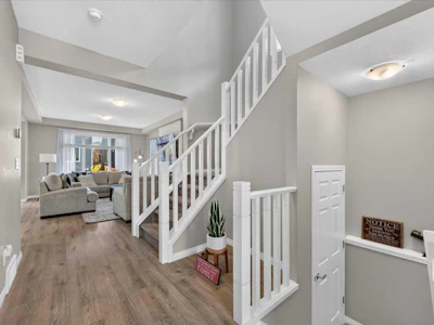 33 Yorkville Green SW - 5