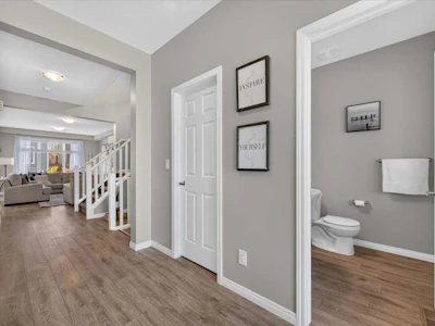 33 Yorkville Green SW - 4