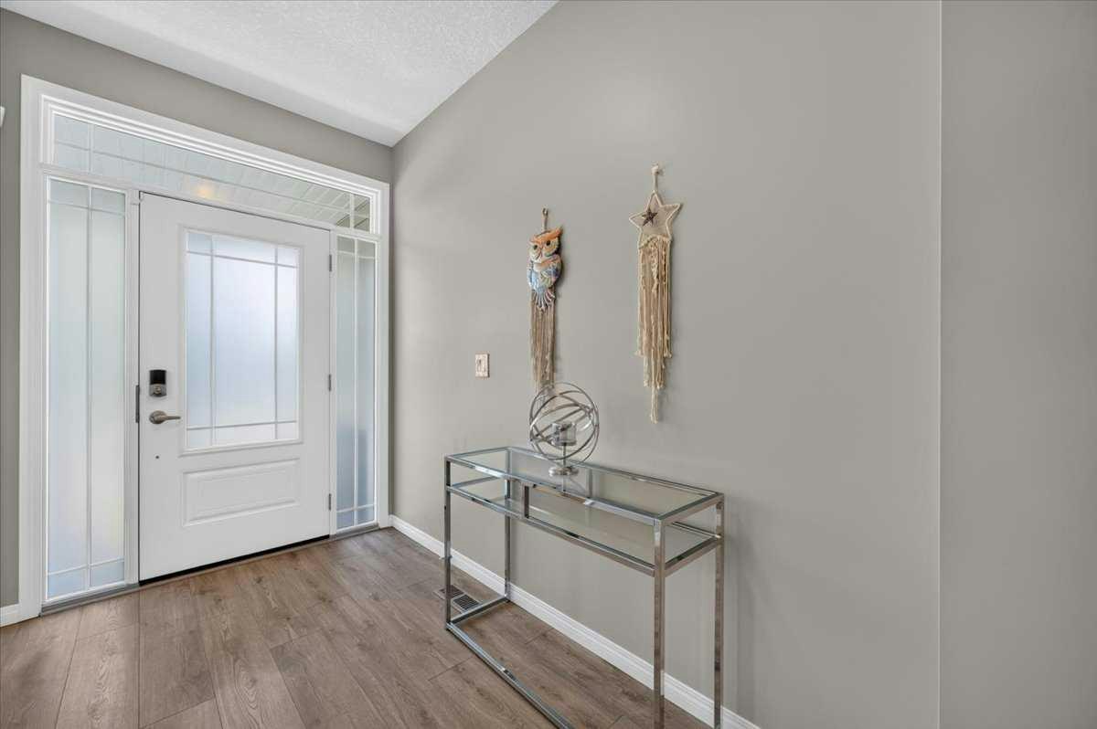 33 Yorkville Green SW - 3