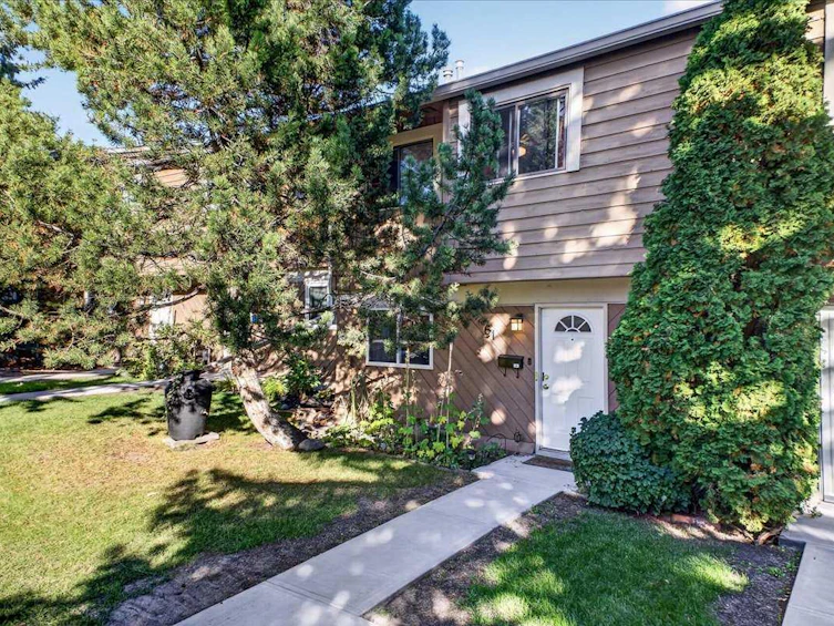 61-4940 39 Avenue SW, Calgary, AB, T3E 6M7