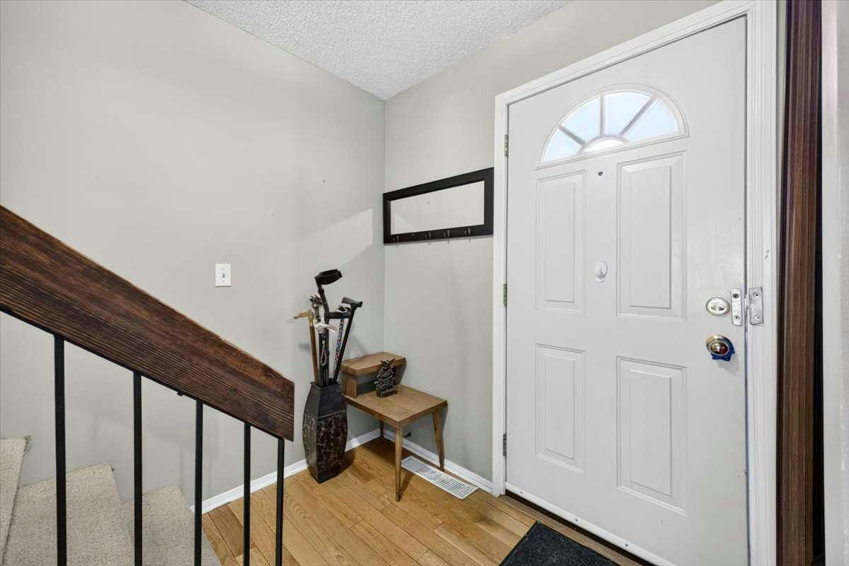 61-4940 39 Avenue SW - 2