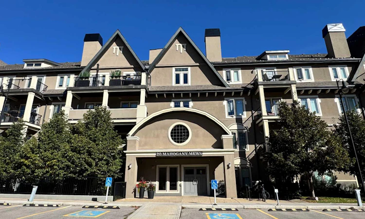 307-20 Mahogany Mews SE