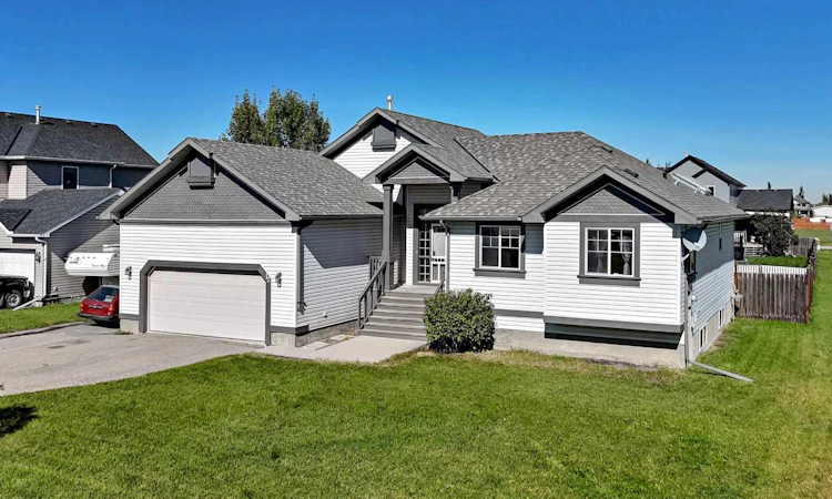 12 Welshimer Crescent NE