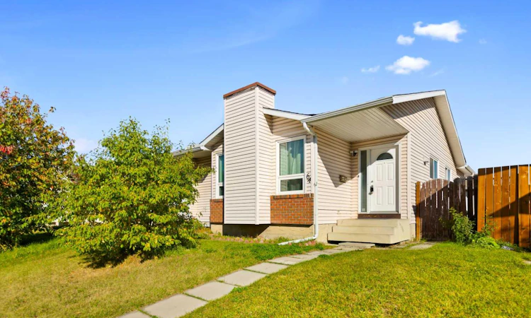 64 Whitworth Way NE