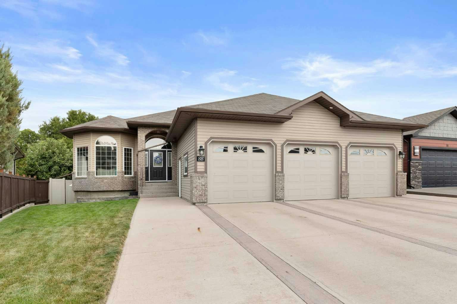88 Greenwood Court SW, Medicine Hat, AB, T1A 7X7