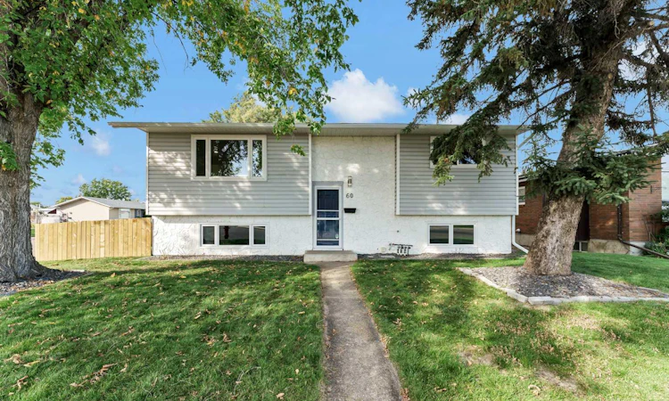 60 Gray Crescent NW