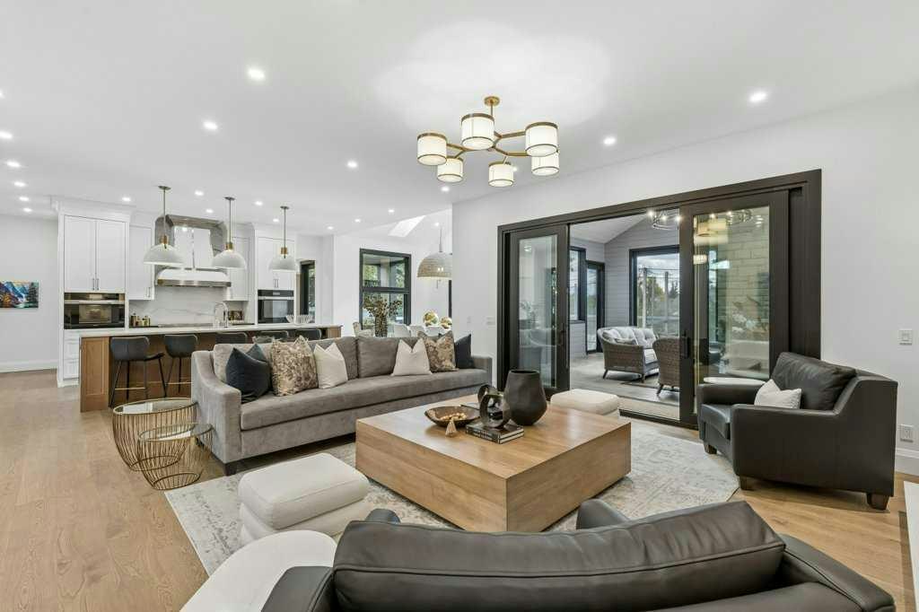 1217 38 Avenue SW, Calgary, AB, T2T 2J3